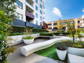 One Bedroom With Separate Study - Fantastic Location