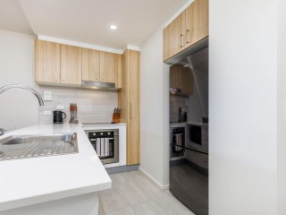 Delightful Three Bedroom Apartment in Greenway