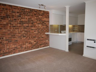 Easy Living Close to Woden Town Centre